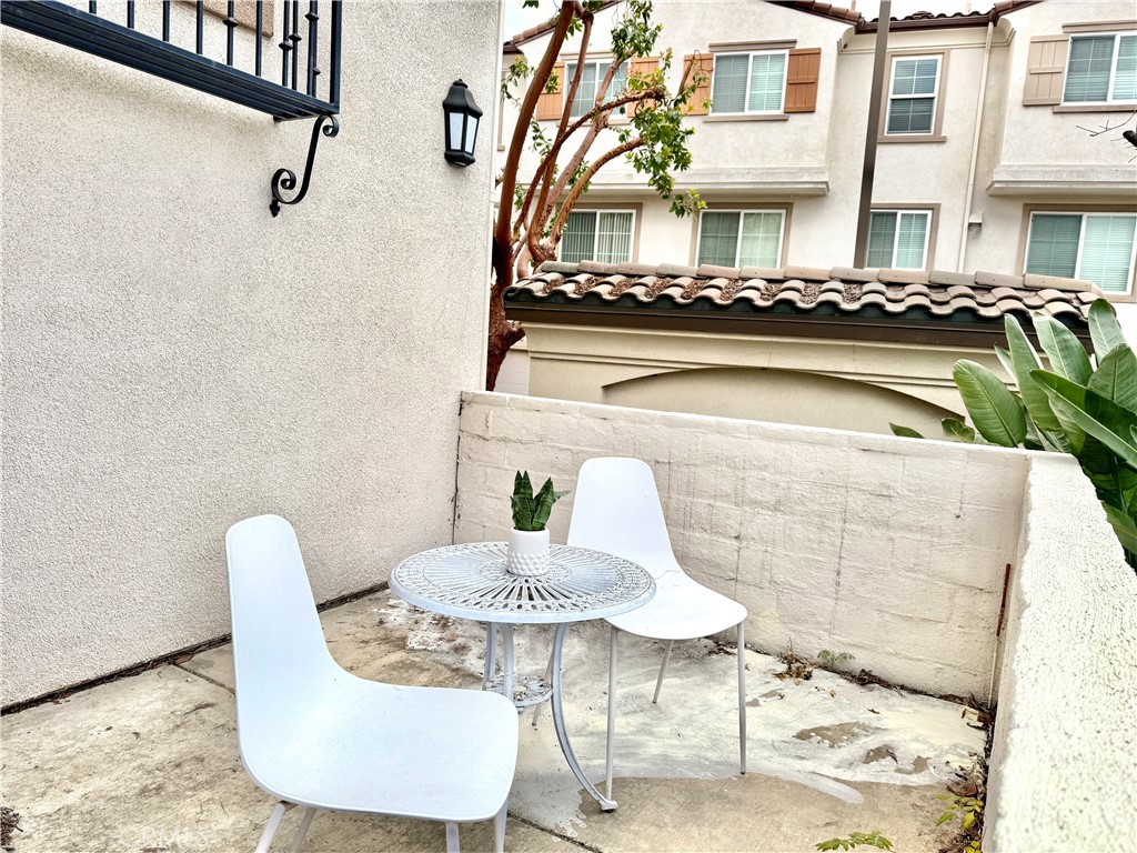 MLS #OC25256183 image #2