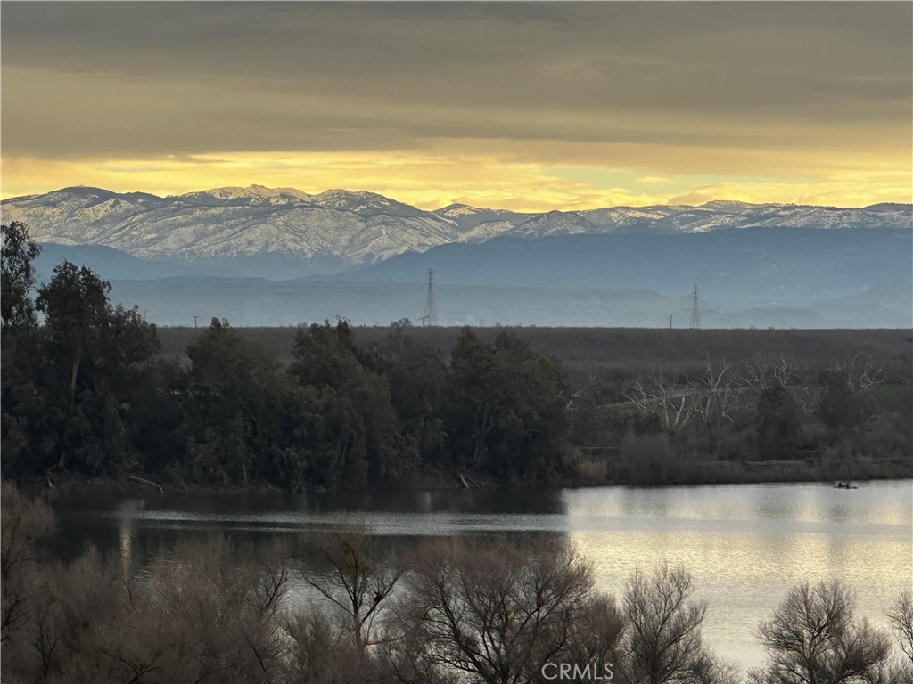 https://media.crmls.org/medias/806b64e3-fec5-436f-ba68-6cf2a5a03bbc.jpg?preset=X-Large