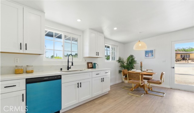 Detail Gallery Image 2 of 11 For 7686 Deer Trl, Yucca Valley,  CA 92284 - 3 Beds | 2 Baths