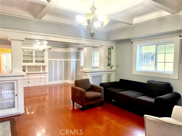 Detail Gallery Image 9 of 37 For 2129 30th W 30th, Los Angeles,  CA 90018 - 4 Beds | 1 Baths