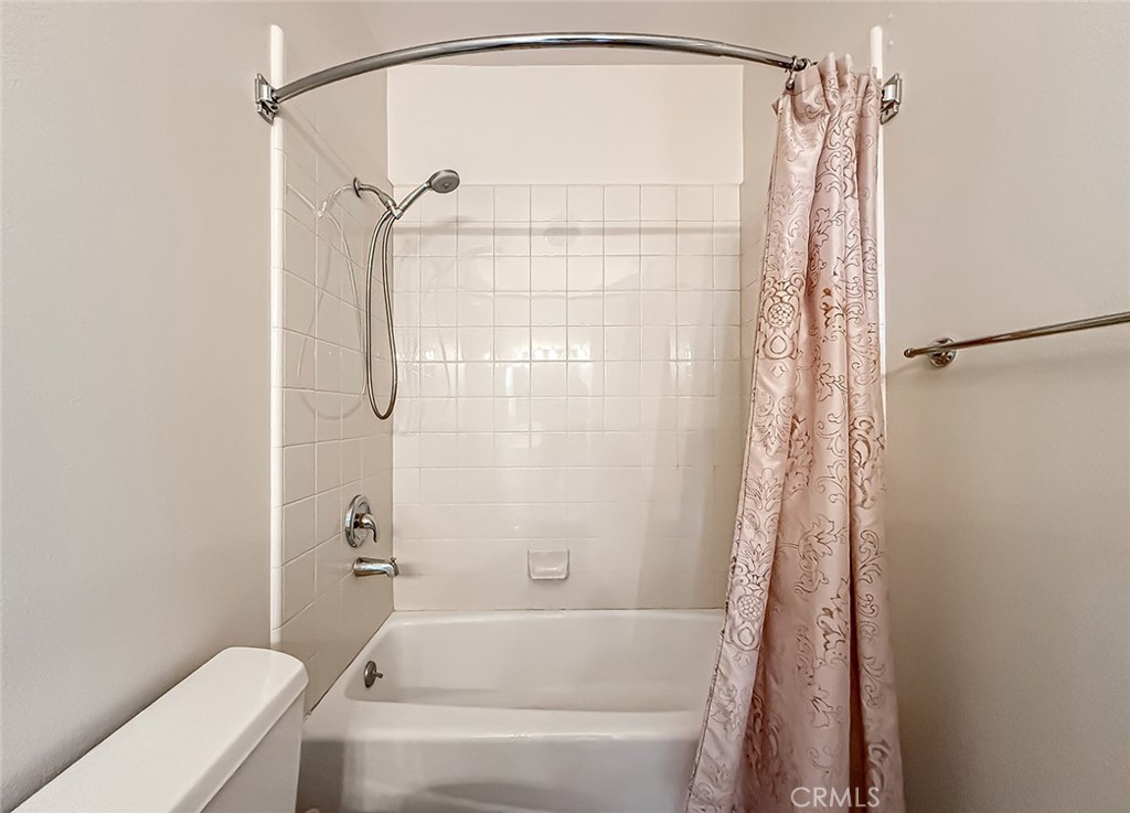 https://media.crmls.org/medias/806d2ee2-c061-4c9d-8975-69fdbbd3a363.jpg?preset=X-Large