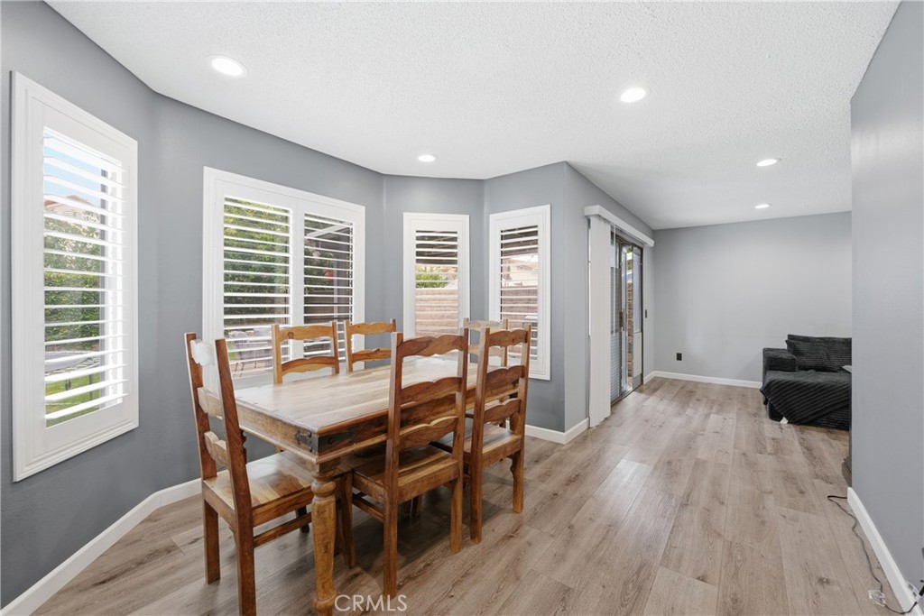 https://media.crmls.org/medias/806d4fa1-9567-4011-99bb-9dfe4f24bb71.jpg?preset=X-Large