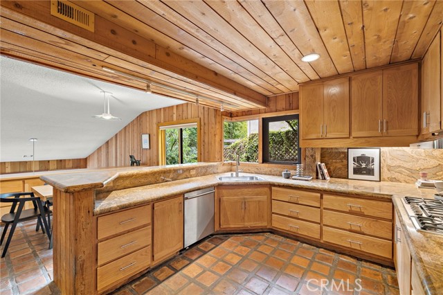 1304 Morningside Drive, Laguna Beach CA: https://media.crmls.org/medias/806ddaef-3682-4ec6-b5fa-d89002a9eef5.jpg