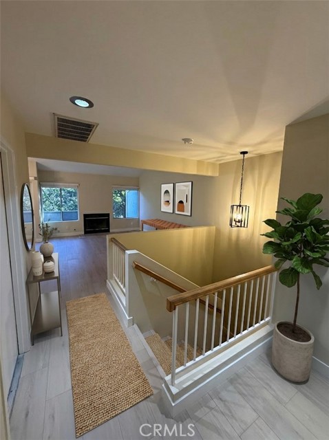 Detail Gallery Image 7 of 45 For 15766 Midwood #4,  Granada Hills,  CA 91344 - 3 Beds | 2/1 Baths