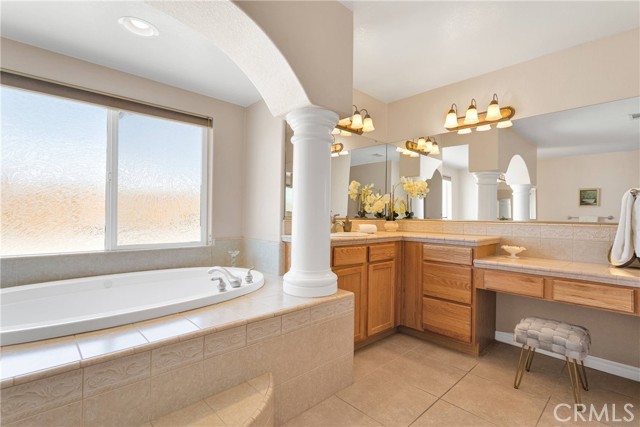 19410 Allegheny Court, Apple Valley CA: https://media.crmls.org/medias/806de2ce-42d7-4a79-90be-c0be81971e66.jpg