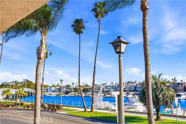 Detail Gallery Image 25 of 70 For 383 Bay Shore #203,  Long Beach,  CA 90803 - 2 Beds | 2 Baths