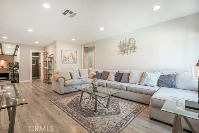 Detail Gallery Image 5 of 43 For 18033 Duncan St, Encino,  CA 91316 - 3 Beds | 2 Baths