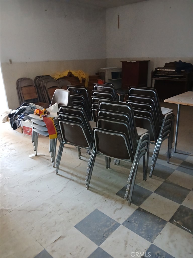 https://media.crmls.org/medias/806f687c-5d20-4a98-afcf-6251457ee21c.jpg?preset=X-Large