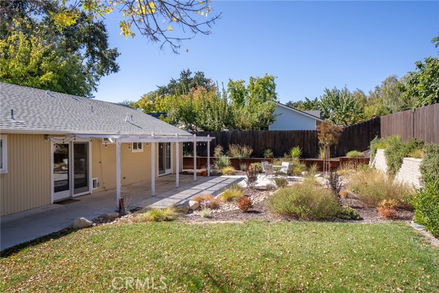 Quick peek of the backyard.  We'll see more later in the tour.