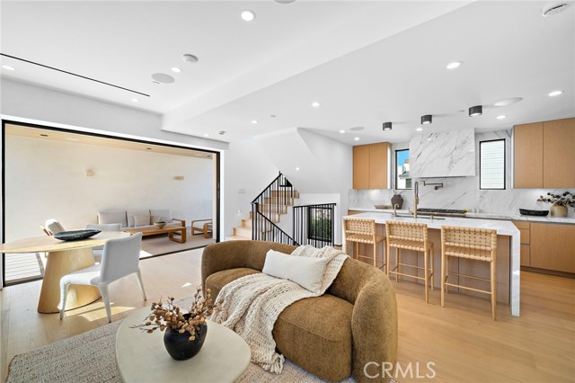 Detail Gallery Image 9 of 54 For 612 1/2 Begonia, Corona Del Mar,  CA 92625 - 2 Beds | 2/1 Baths