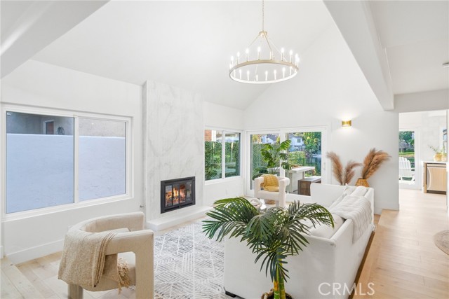 Detail Gallery Image 4 of 58 For 22706 Wood Lake Ln, Lake Forest,  CA 92630 - 3 Beds | 3 Baths