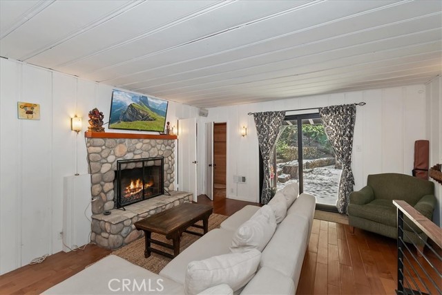 Detail Gallery Image 7 of 52 For 851 Cottage Grove, Lake Arrowhead,  CA 92352 - 2 Beds | 2 Baths
