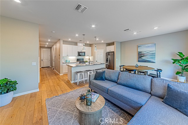 Detail Gallery Image 10 of 43 For 1705 Almond Tree Pl, Upland,  CA 91784 - 3 Beds | 2/1 Baths