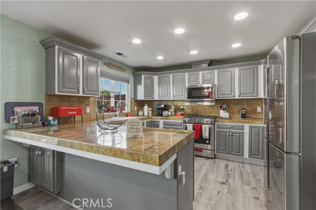 Detail Gallery Image 6 of 30 For 1201 W Donna, Merced,  CA 95348 - 4 Beds | 2/1 Baths