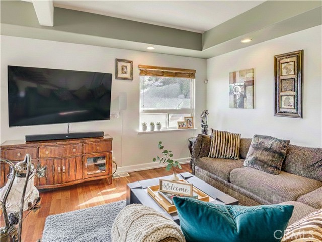 Detail Gallery Image 8 of 31 For 1469 Topa View Trl, Newbury Park,  CA 91320 - 4 Beds | 3/2 Baths