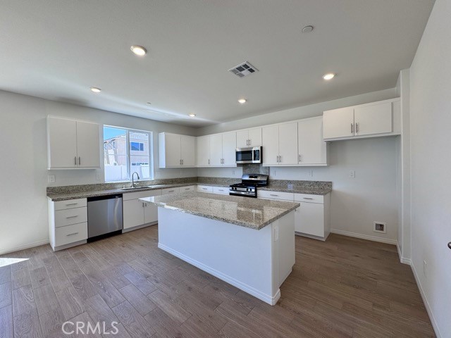 Detail Gallery Image 10 of 62 For 29943 Ballast Rd, Menifee,  CA 92584 - 4 Beds | 3 Baths