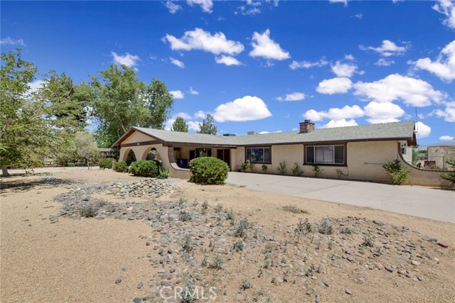 14845 Dakota Rd, Apple Valley, CA 92307