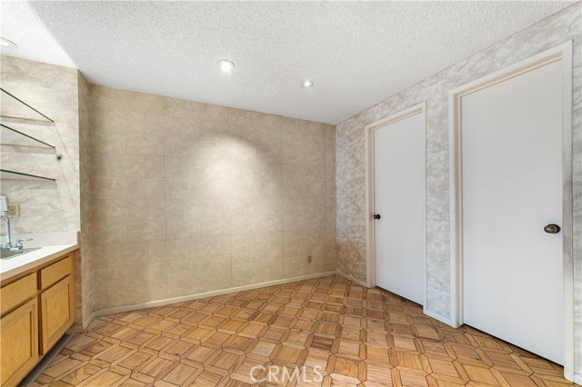 321 N Oakhurst Drive, Beverly Hills CA: https://media.crmls.org/medias/8075ac94-6b8d-4baf-8236-35e3f7cda65b.jpg