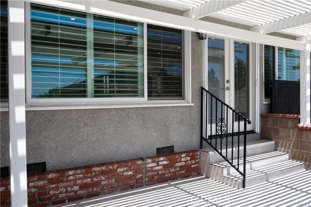 2031 Jolley Drive, Burbank CA: https://media.crmls.org/medias/8075ee3b-1c15-4184-91f9-d5b25aa848ea.jpg