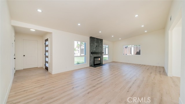 Detail Gallery Image 4 of 47 For 9905 Elm, Fontana,  CA 92335 - 4 Beds | 2 Baths