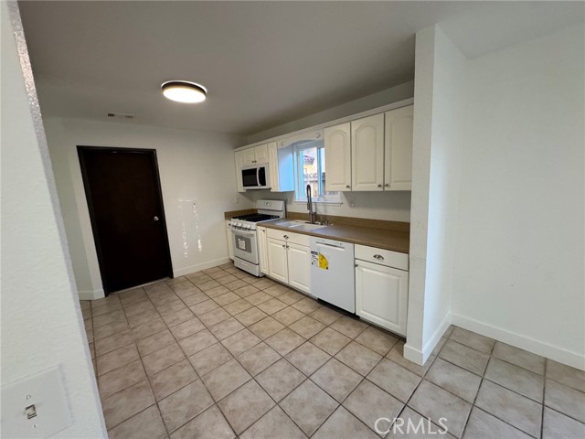 Detail Gallery Image 12 of 75 For 10333 Tamarisk Ave, Hesperia,  CA 92345 - 3 Beds | 2 Baths