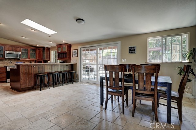 Detail Gallery Image 8 of 30 For 2371 Colgate Dr, Costa Mesa,  CA 92626 - 3 Beds | 2 Baths