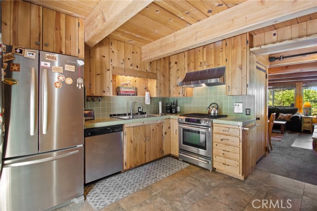 Detail Gallery Image 12 of 23 For 1124 Club View Dr, Big Bear Lake,  CA 92315 - 3 Beds | 2 Baths