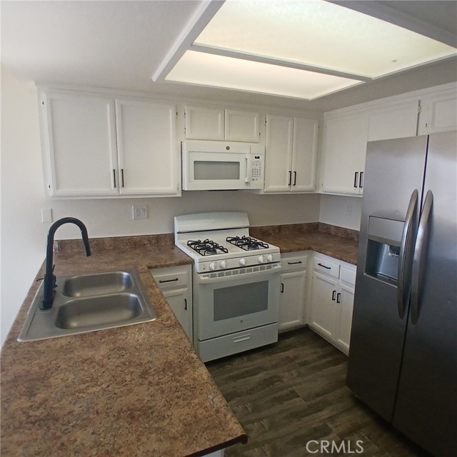Detail Gallery Image 5 of 16 For 509 E Avenue Q-2 #B,  Palmdale,  CA 93550 - 2 Beds | 2 Baths