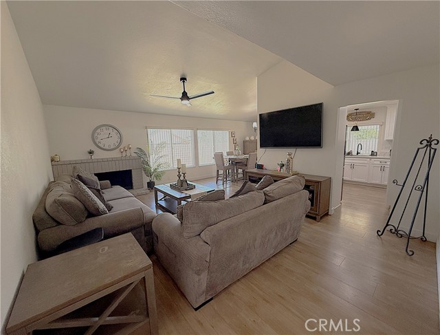 25557 Orangewood Lane, Hemet CA: https://media.crmls.org/medias/8078e5d5-3f8e-4f4c-96b3-c35b39cea31b.jpg