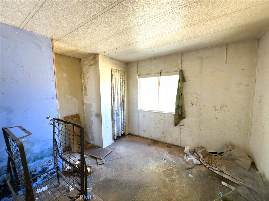 https://media.crmls.org/medias/8078ee53-e8fb-4771-87a9-930018b1a51f.jpg?preset=X-Large