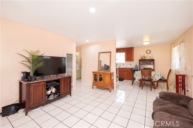 1203 E 33rd Street, Los Angeles CA: https://media.crmls.org/medias/80798174-5229-4def-98eb-9cdc3f223717.jpg