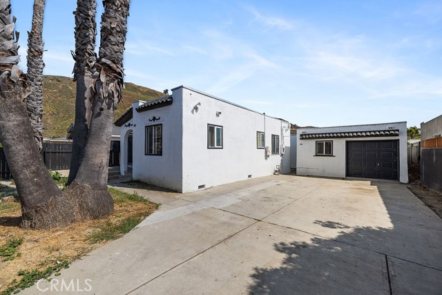 182 E McFarlane Street, Ventura CA: https://media.crmls.org/medias/807a0f70-ad4d-48a2-b59b-6d8cc8ebddab.jpg
