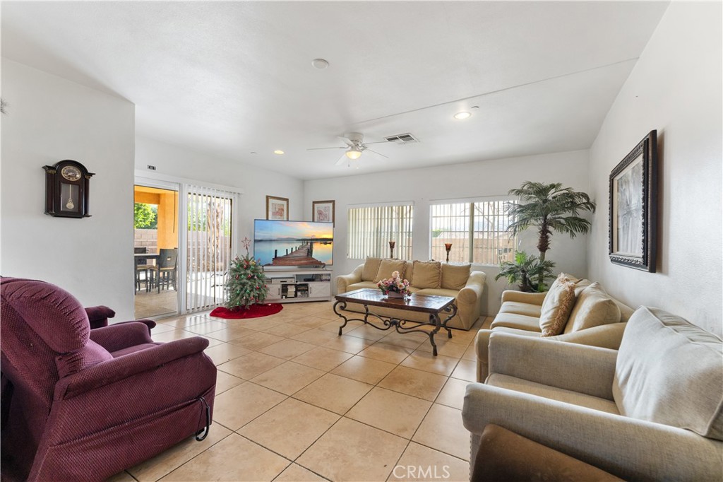 MLS #OC25213991 image #16