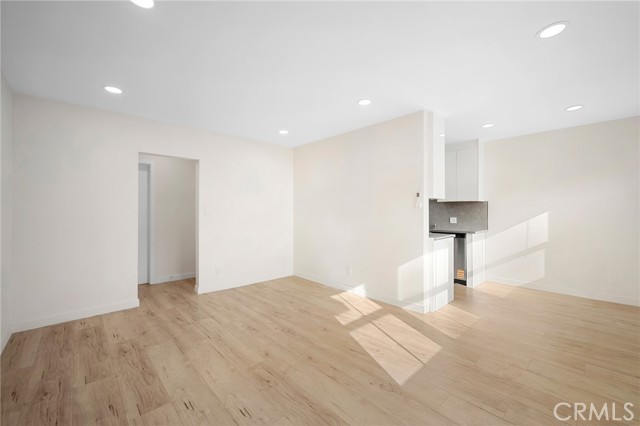 Detail Gallery Image 3 of 21 For 10230 Silverton #2,  Tujunga,  CA 91042 - 1 Beds | 1 Baths