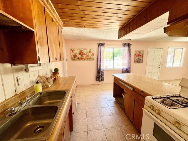 728 Monterey Trail, Frazier Park CA: https://media.crmls.org/medias/807c313a-7b4e-4637-b2d7-d88c67a77ee4.jpg