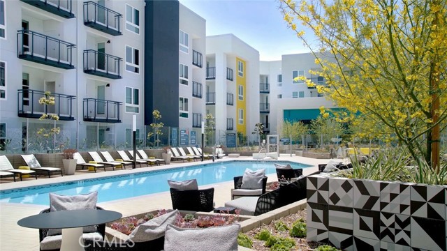 Detail Gallery Image 13 of 26 For 19535 W Nordoff St #35-104,  Northridge,  CA 91324 - 3 Beds | 2/1 Baths