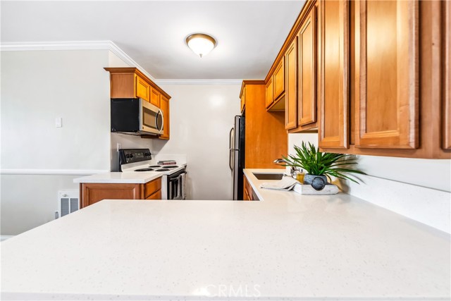 Detail Gallery Image 12 of 32 For 360 Gladys Avenue #6,  Long Beach,  CA 90814 - 2 Beds | 1/1 Baths