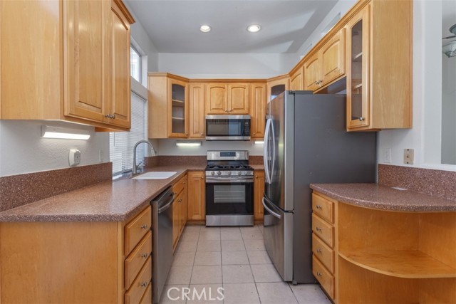 Detail Gallery Image 13 of 45 For 10 Bettoni Aisle, Irvine,  CA 92606 - 3 Beds | 2/1 Baths