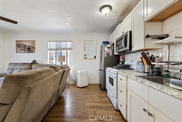 182 E McFarlane Street, Ventura CA: https://media.crmls.org/medias/807e0b82-1d92-45d3-867e-ee50a5b3440b.jpg