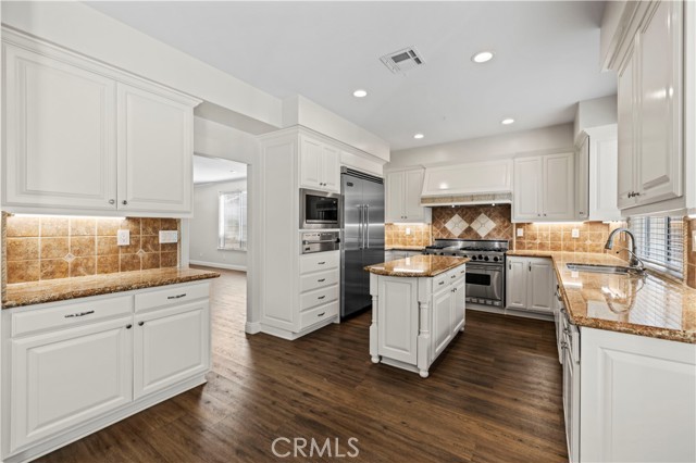 23664 Clearidge Drive, Valencia CA: https://media.crmls.org/medias/807e6d82-75ef-4172-b593-4d7b82c0765d.jpg