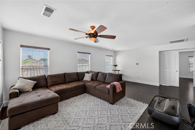 Detail Gallery Image 18 of 49 For 1043 Saltbush, Hemet,  CA 92545 - 4 Beds | 3/1 Baths