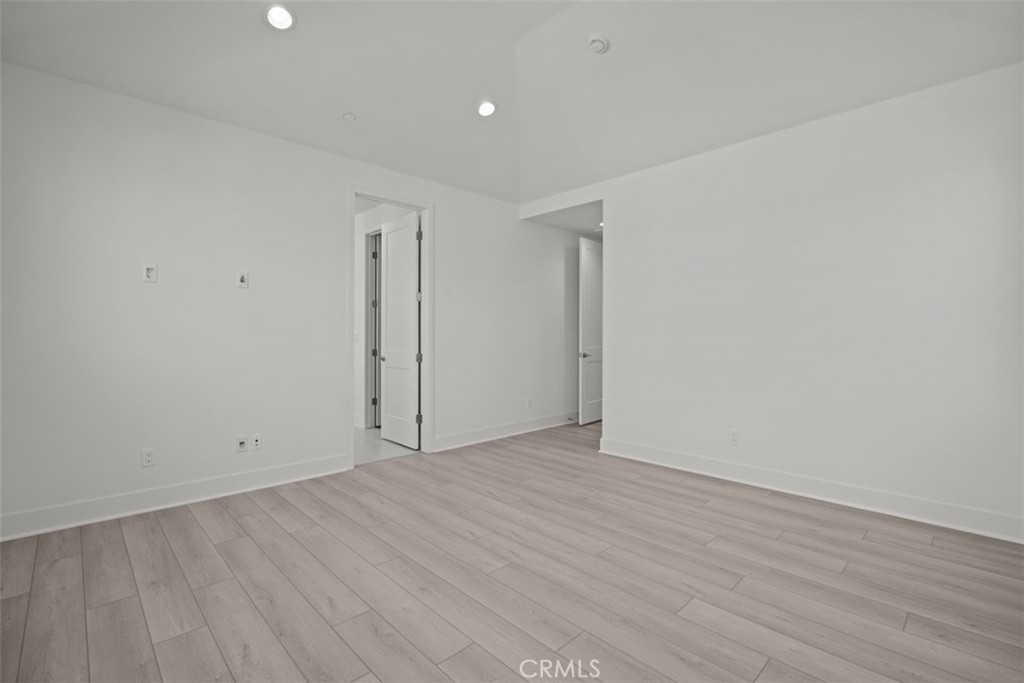 MLS #OC25217448 image #16