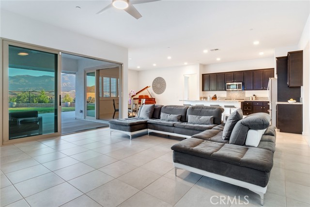 11565 Dovecoat Way, Corona CA: https://media.crmls.org/medias/807f677b-5f46-4de9-b1fa-fe5d5e1f551c.jpg