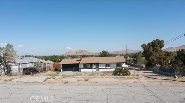 Detail Gallery Image 2 of 28 For 16195 Deeplake Ave, Palmdale,  CA 93591 - 3 Beds | 2 Baths