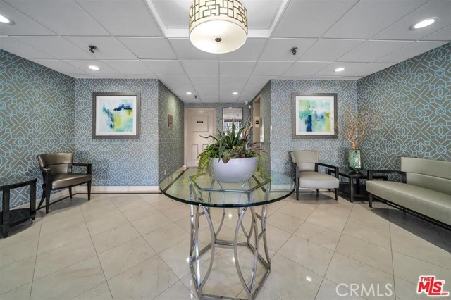 1115 S Elm Drive, Los Angeles CA: https://media.crmls.org/medias/807ff6b6-a632-4831-9869-dc3e7f8bd579.jpg