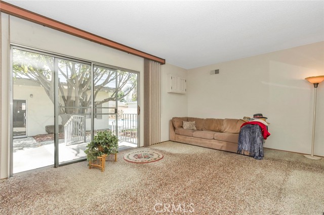 Image 8 of 39 For 16065 Doublegrove Street
