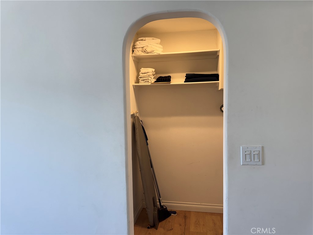 https://media.crmls.org/medias/8081b7e1-7b78-4fa4-b2a4-991613ed400f.jpg?preset=X-Large