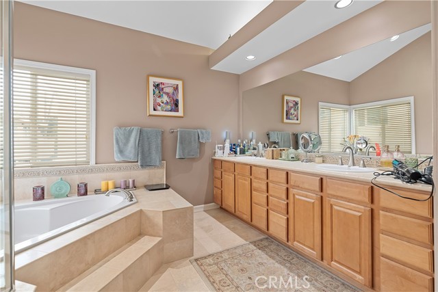 Detail Gallery Image 33 of 43 For 211 S Francisca, Redondo Beach,  CA 90277 - 4 Beds | 3 Baths