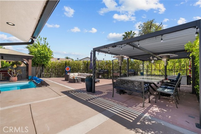 22835 Styles Street, Woodland Hills CA: https://media.crmls.org/medias/8083f9b7-fabc-4aea-abaf-2ac347a18c4a.jpg