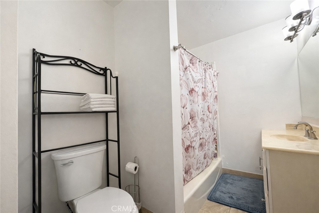 https://media.crmls.org/medias/808420d6-c51a-4f42-b8e6-f3313f9eb321.jpg?preset=X-Large